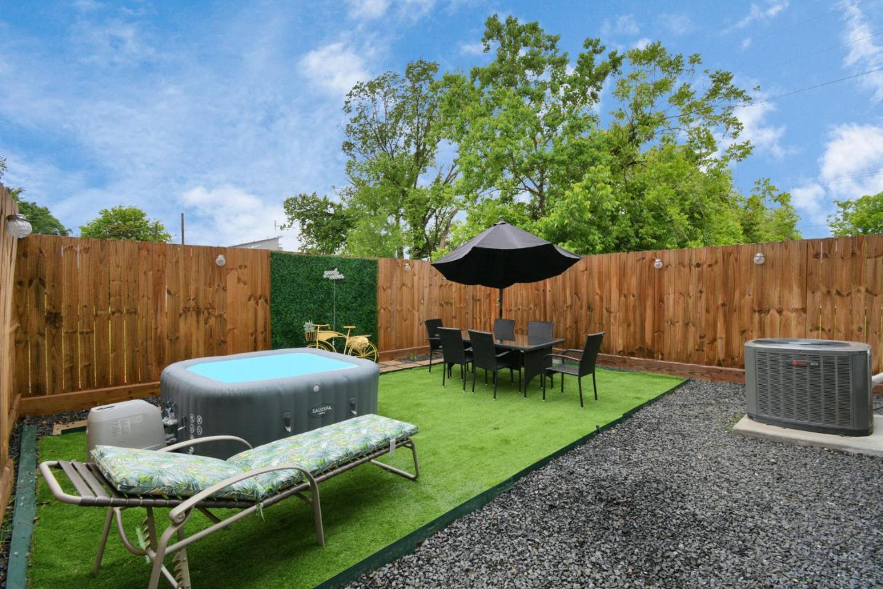 Blissful Getaway Home With Hot Tub & Backyard Near Downtown Houston Exterior photo